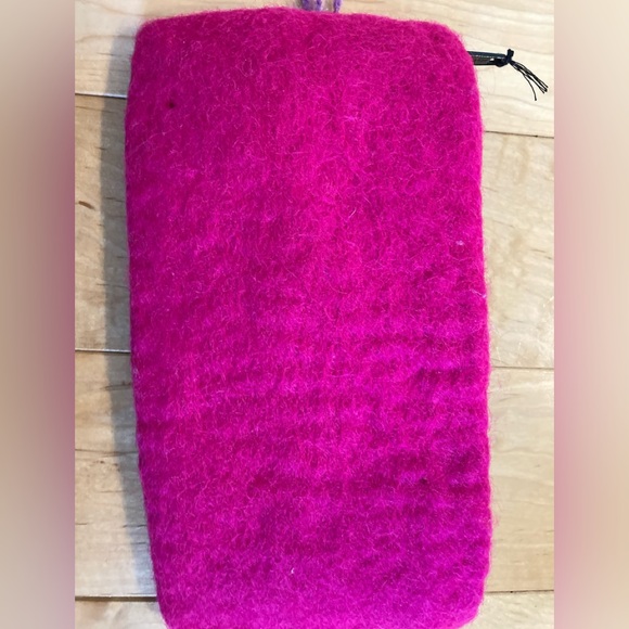 Felted wool pencil case - Picture 2 of 3
